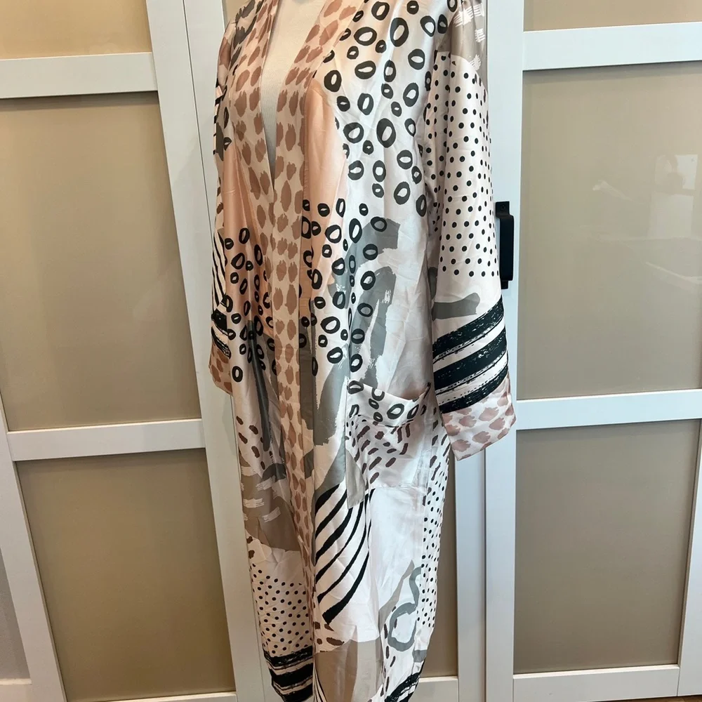 Satiny Robe w/animal print patterns - Picture 4 of 6